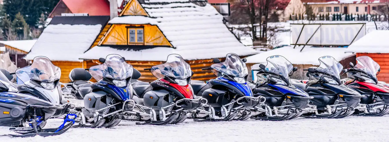 Hotel Białka Tatrzańska Tatry Tatry vacaciones en las montañas Polonia - foto de motos de nieve en la nieve